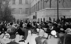 Pred-Justičným-palácom-počas-procesu1-1024x644