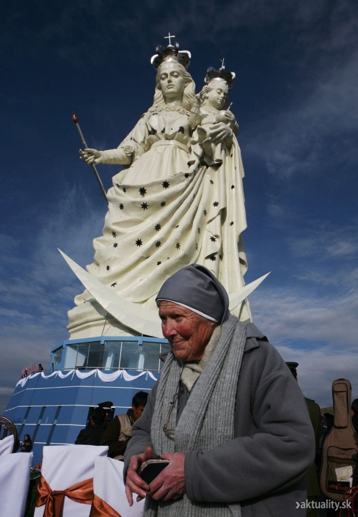 socha_panna_maria_socavon_inauguracia_8_reuters