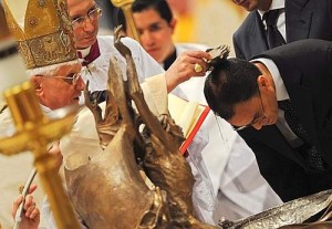 VATICAN-POPE-EASTER-MASS