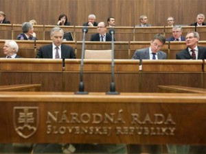 luxparlament-poslanci-nestandard2