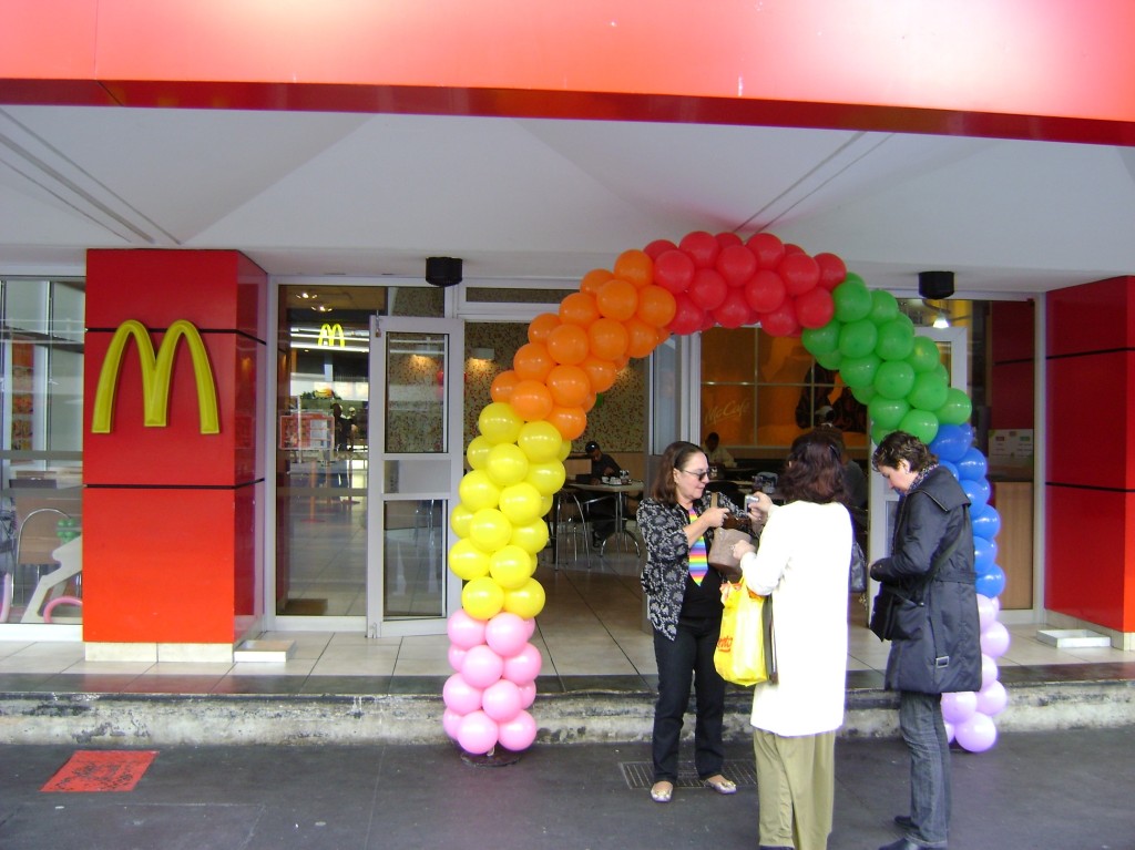 Mcdonalds_na_parda_gay