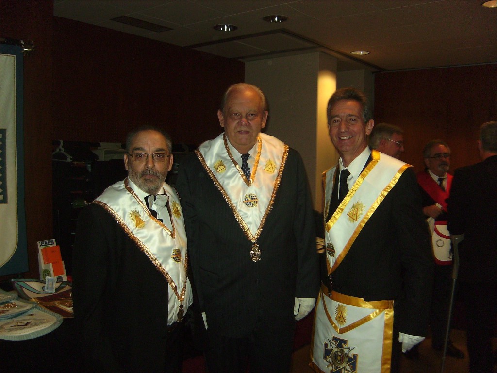 masoneria-espanola-auto-construye-mienstras-c-L-_tGr4J